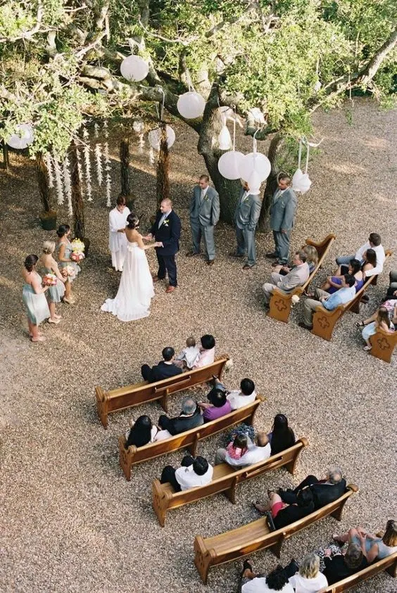 Ceremonia de casamiento al aire libre vista desde arriba